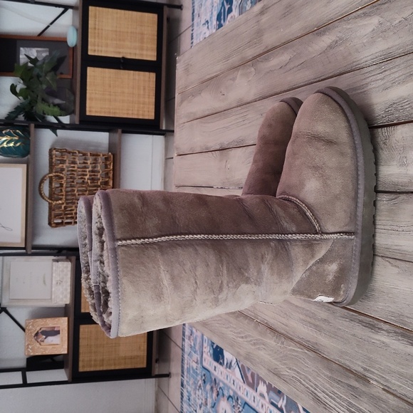 UGG SUEDE TALL BOOTS IN GREY 🩶 SIZE WOMANS 6 🩶 - Picture 7 of 12